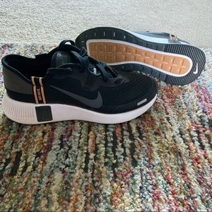 LIKE NEW Women’s Nike Reposto Shoes